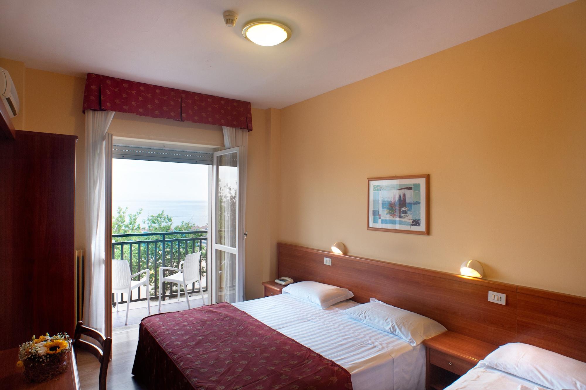 Hotel Regent Pescara Esterno foto