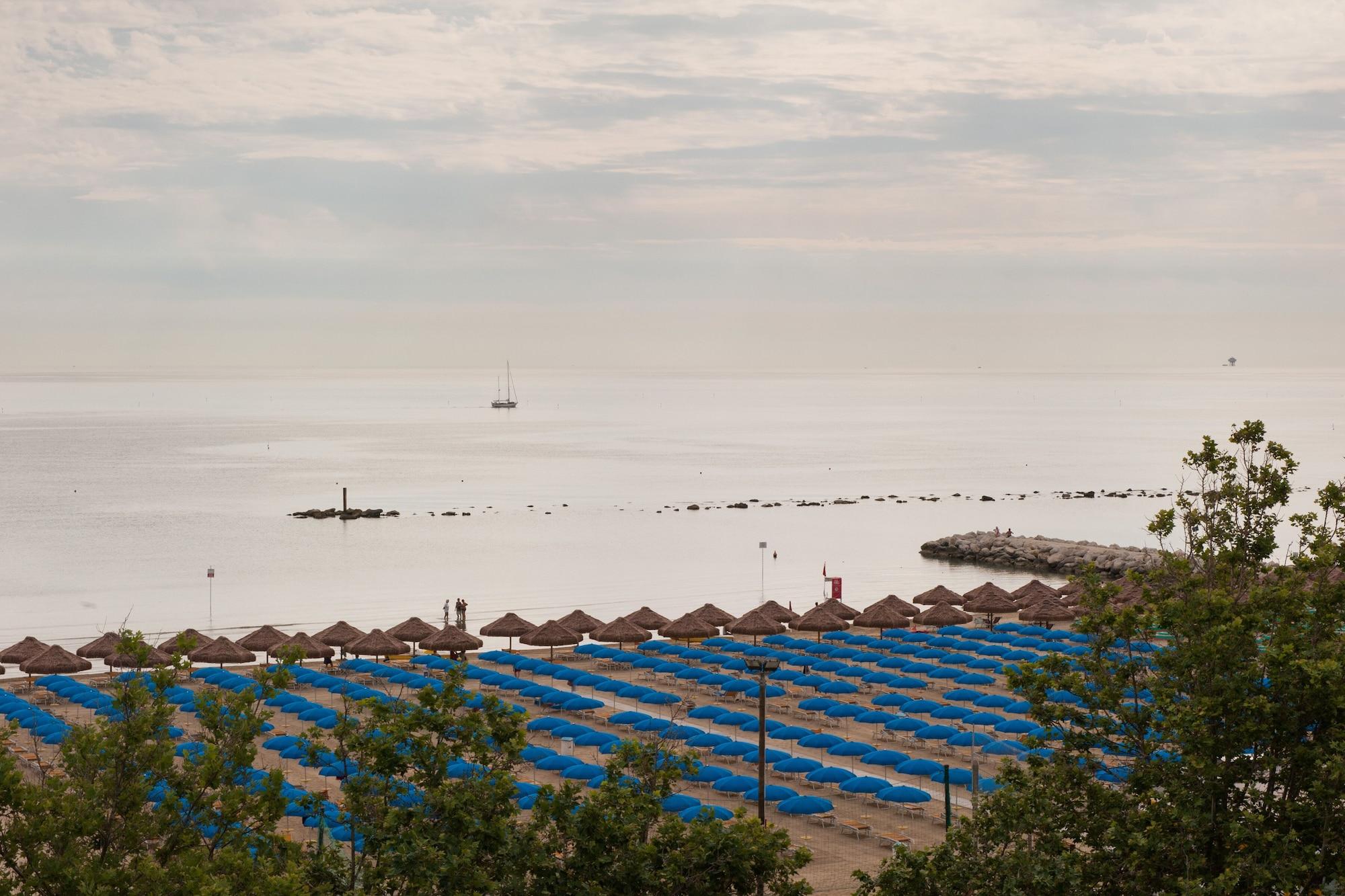 Hotel Regent Pescara Esterno foto