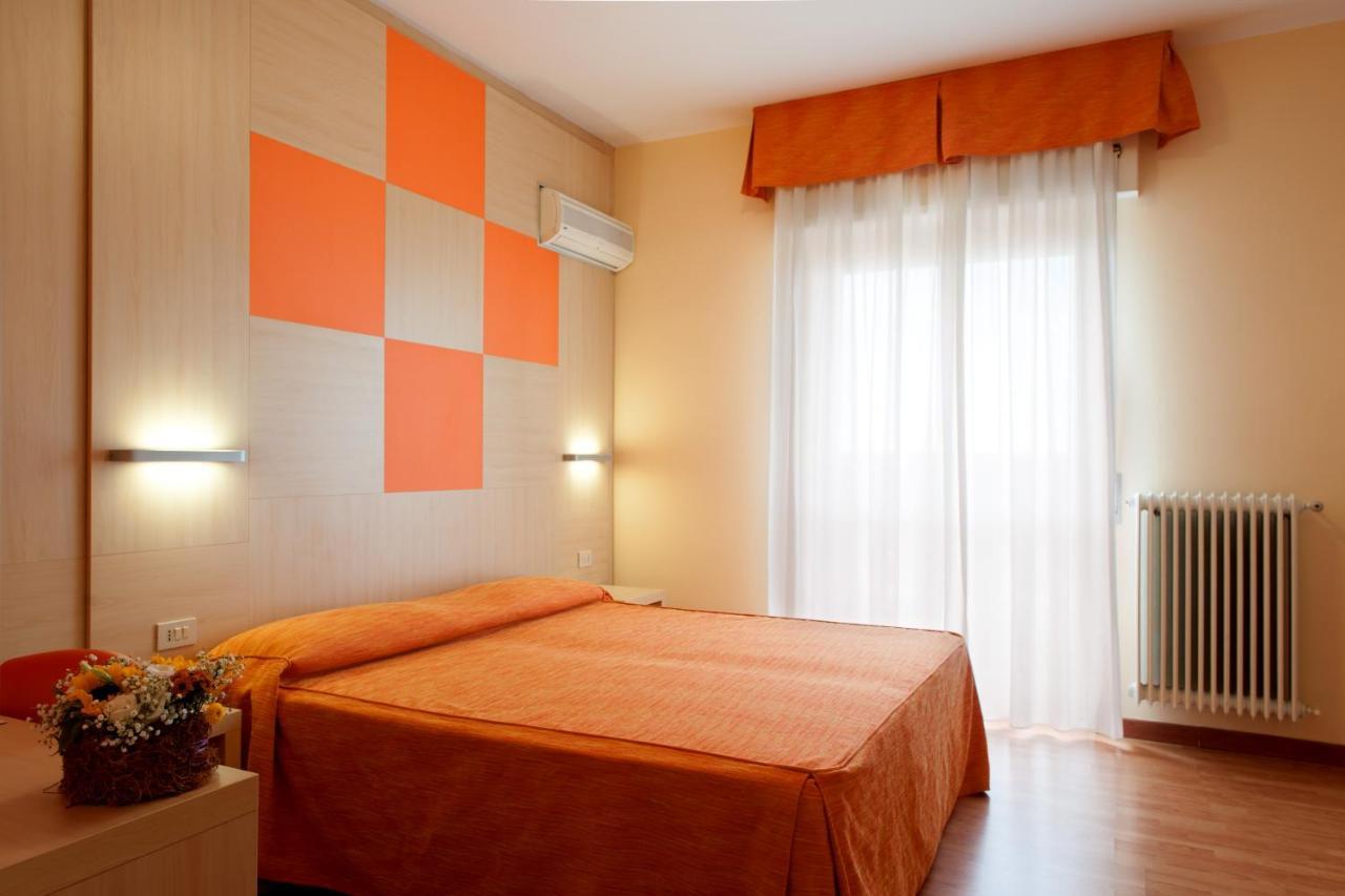 Hotel Regent Pescara Esterno foto