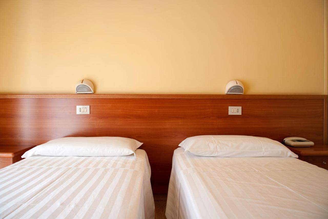 Hotel Regent Pescara Esterno foto