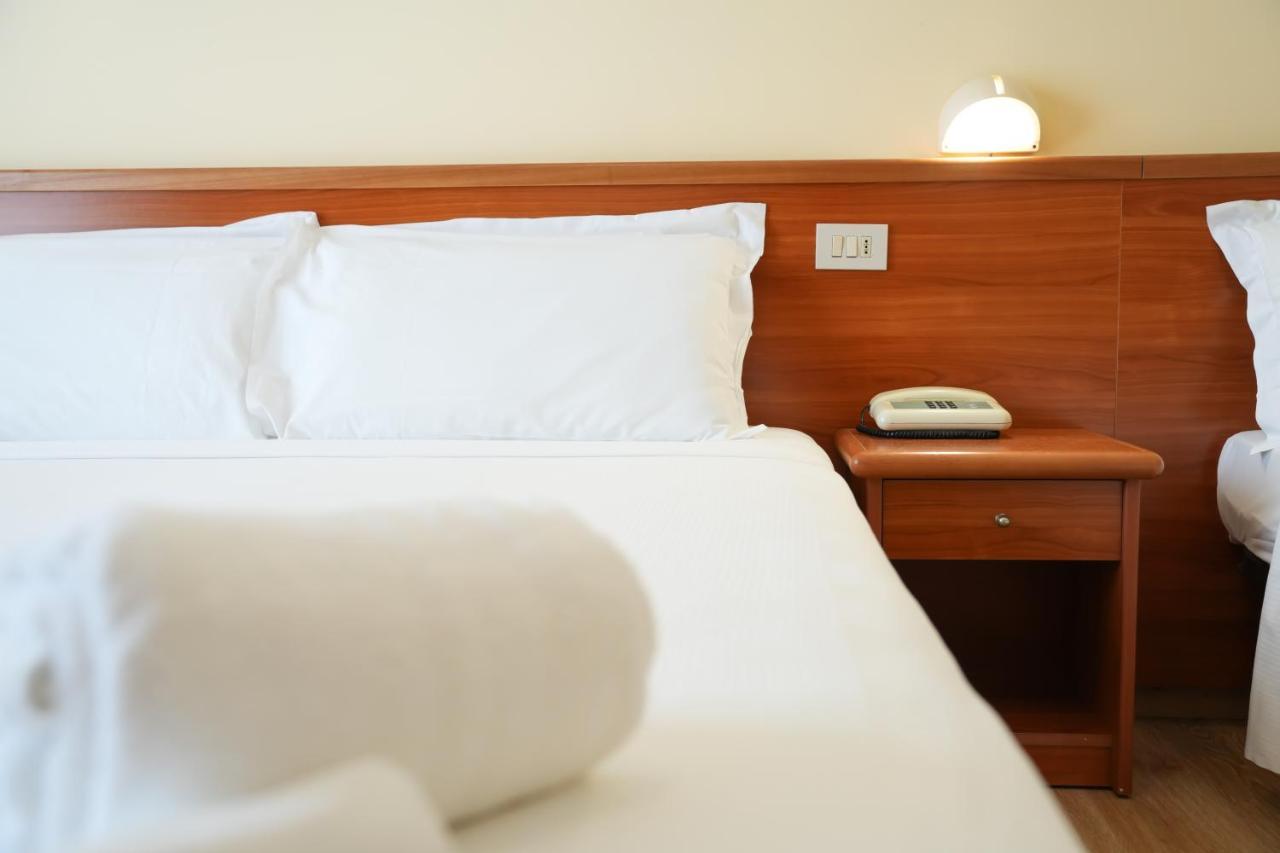 Hotel Regent Pescara Esterno foto