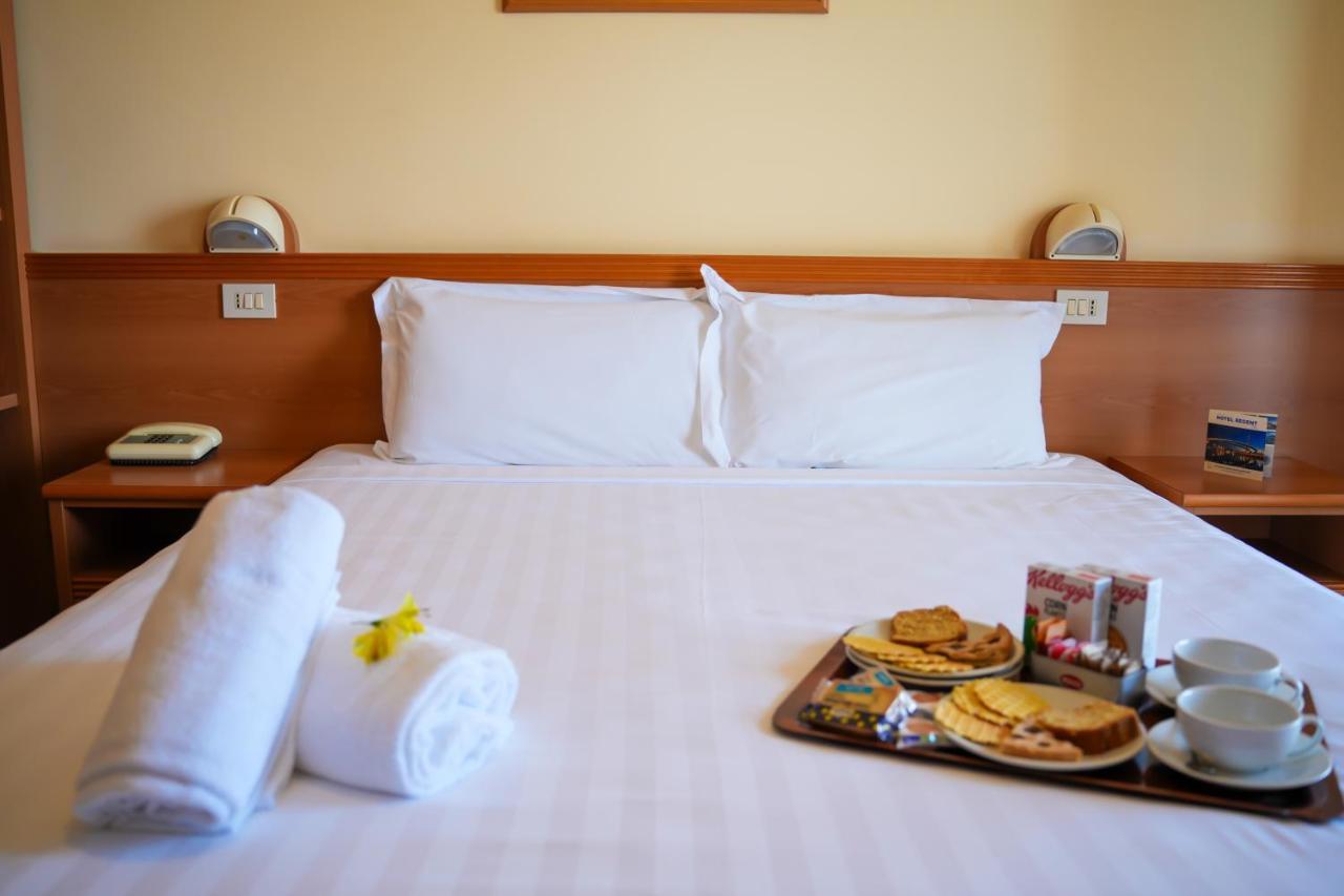 Hotel Regent Pescara Esterno foto