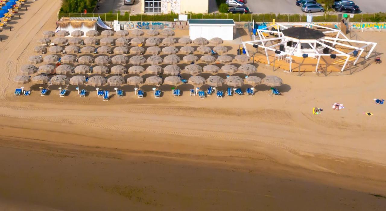Hotel Regent Pescara Esterno foto
