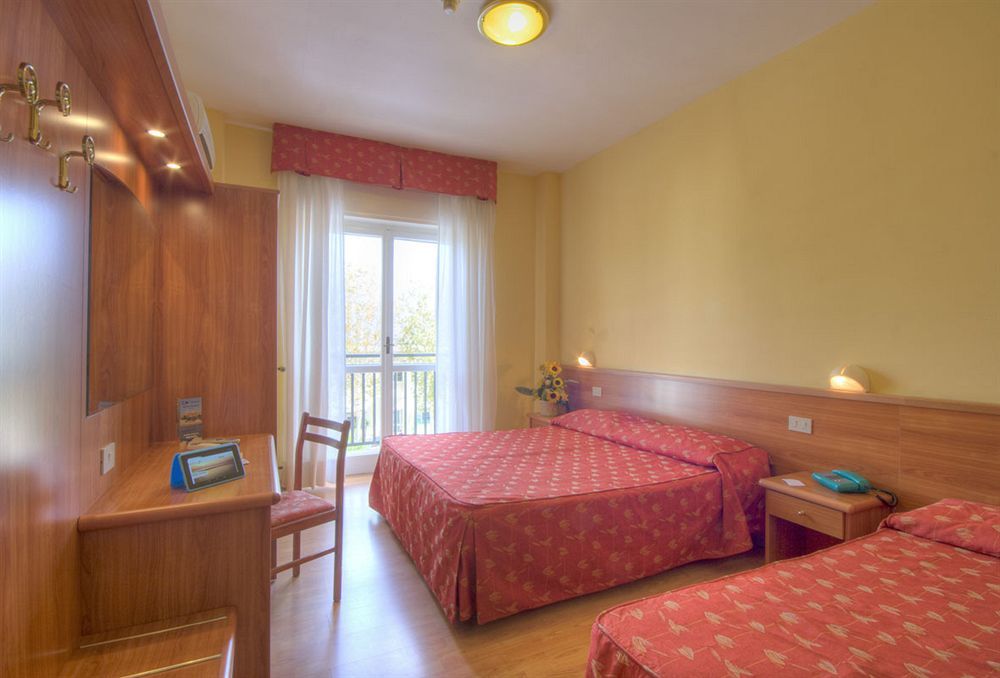 Hotel Regent Pescara Esterno foto