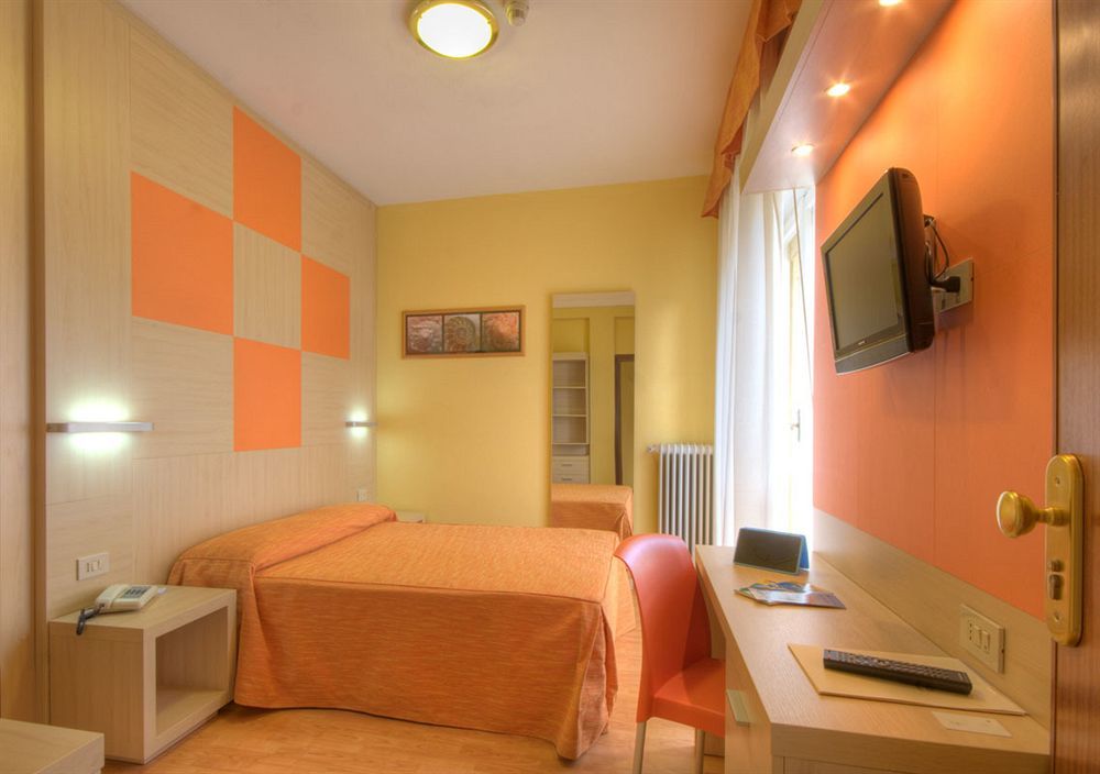 Hotel Regent Pescara Esterno foto