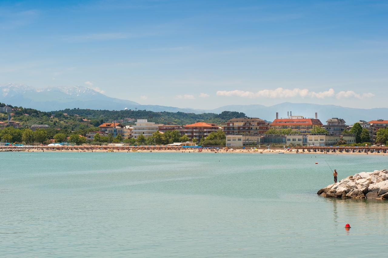 Hotel Regent Pescara Esterno foto